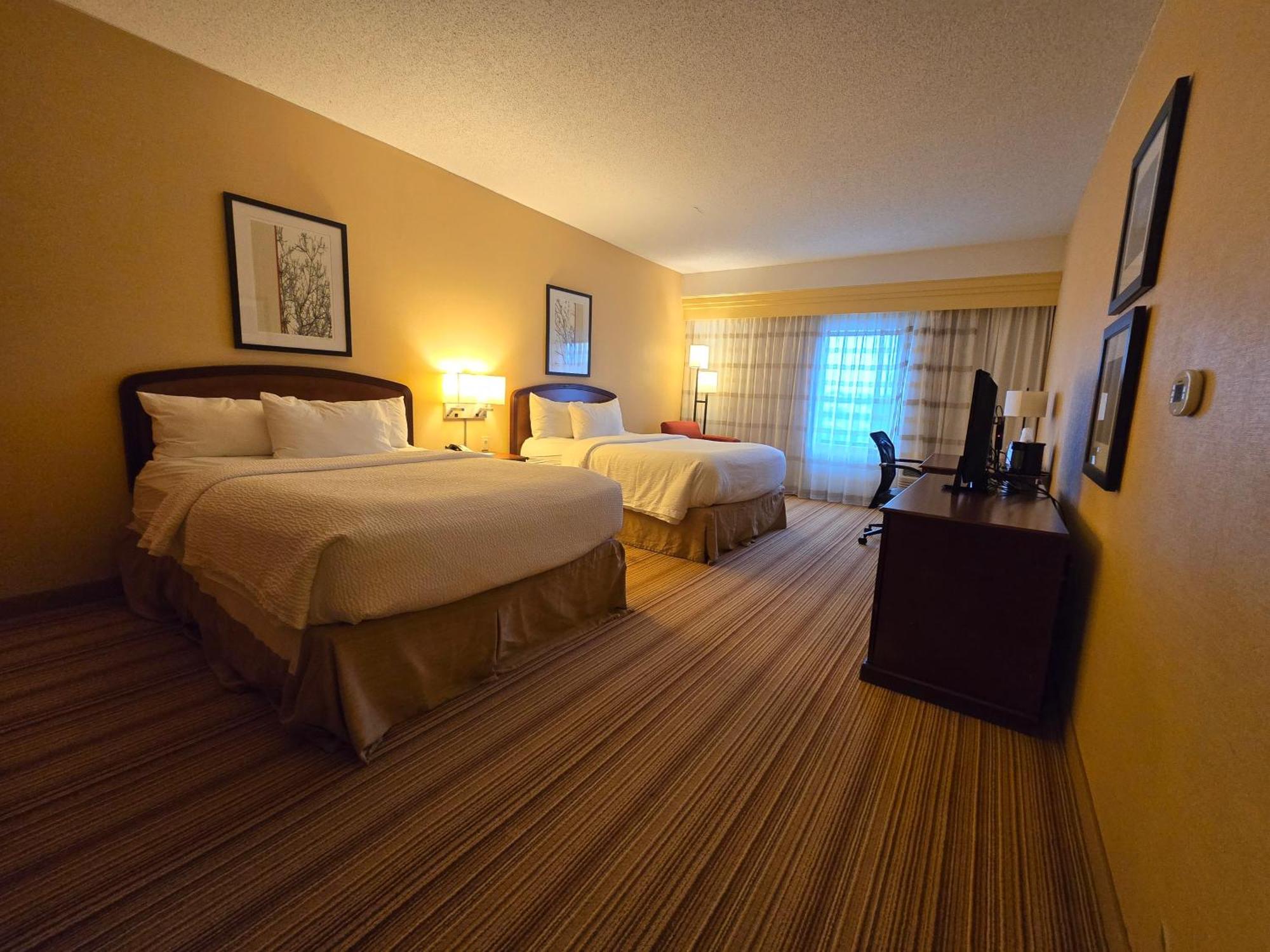 Country Inn & Suites By Radisson, Convention Center Altoona Ngoại thất bức ảnh