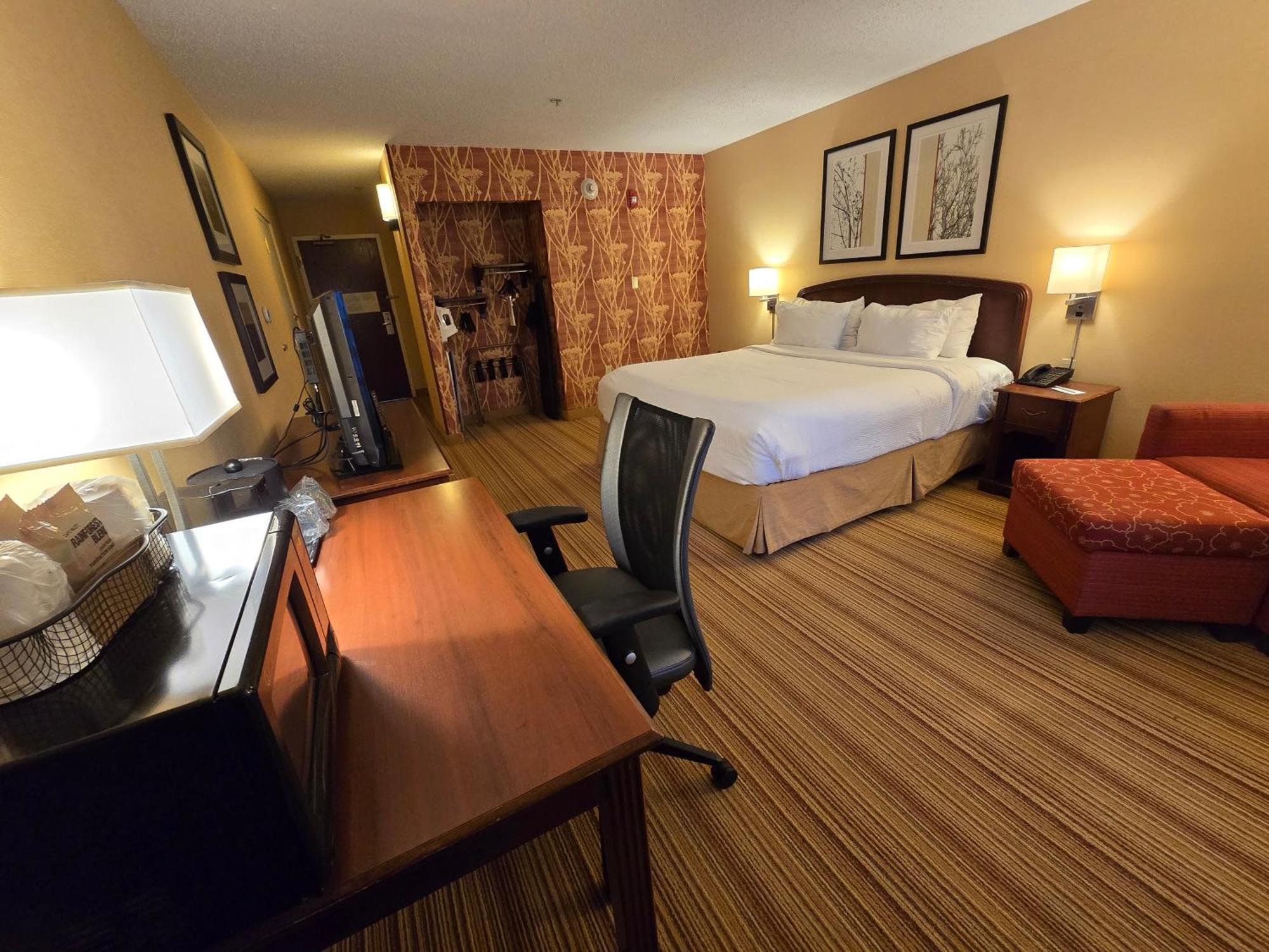 Country Inn & Suites By Radisson, Convention Center Altoona Ngoại thất bức ảnh