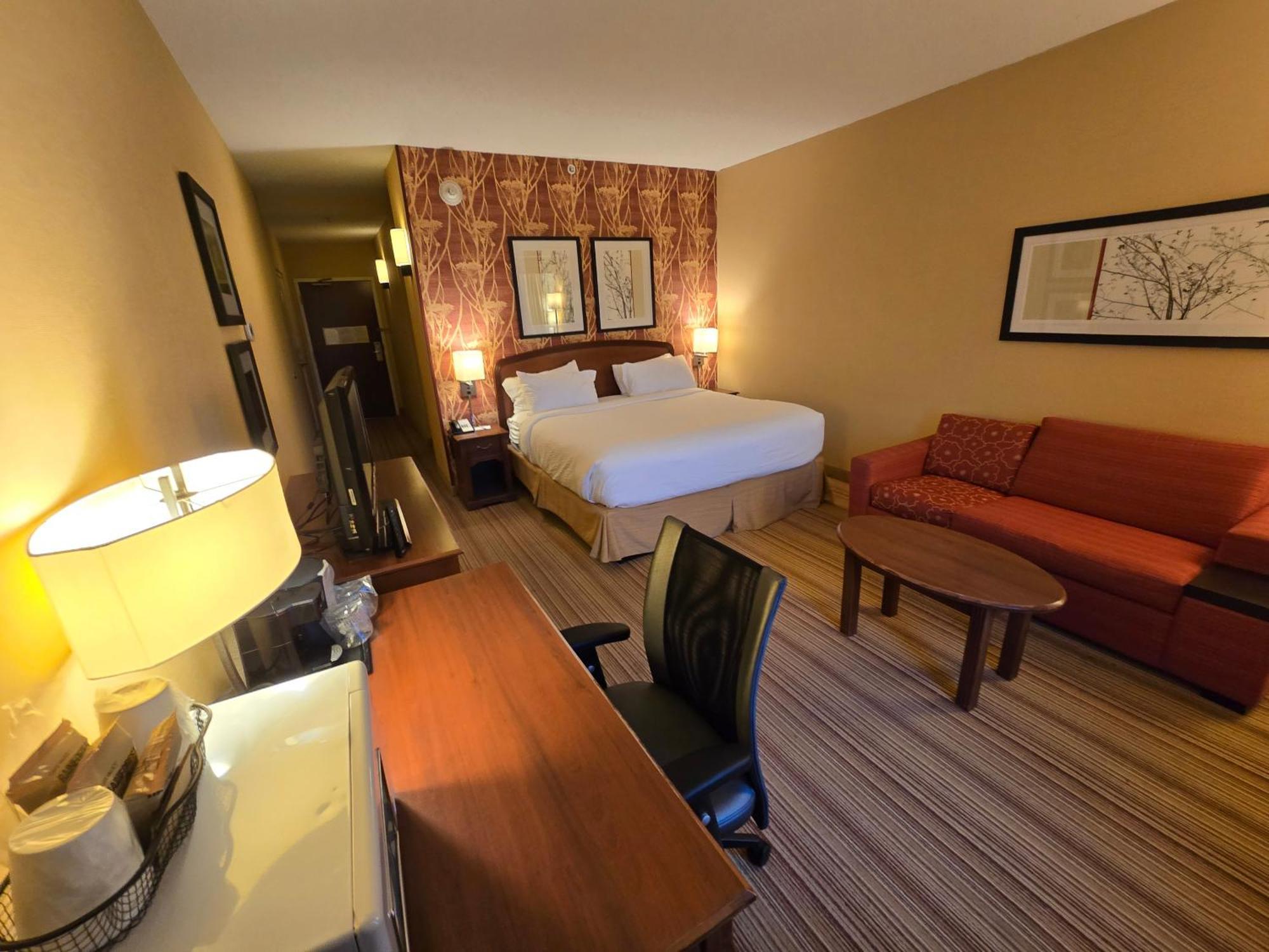 Country Inn & Suites By Radisson, Convention Center Altoona Ngoại thất bức ảnh