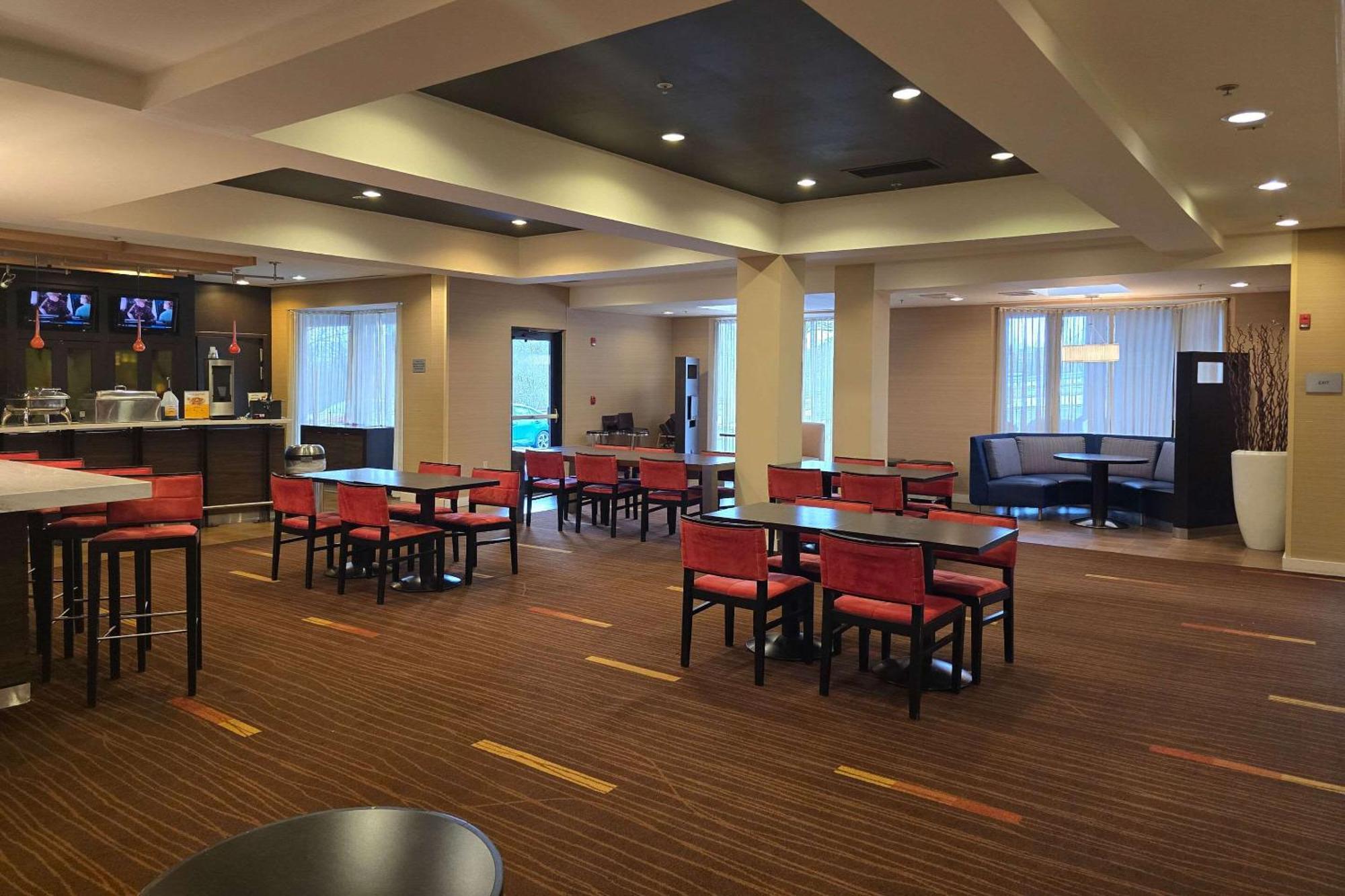 Country Inn & Suites By Radisson, Convention Center Altoona Ngoại thất bức ảnh