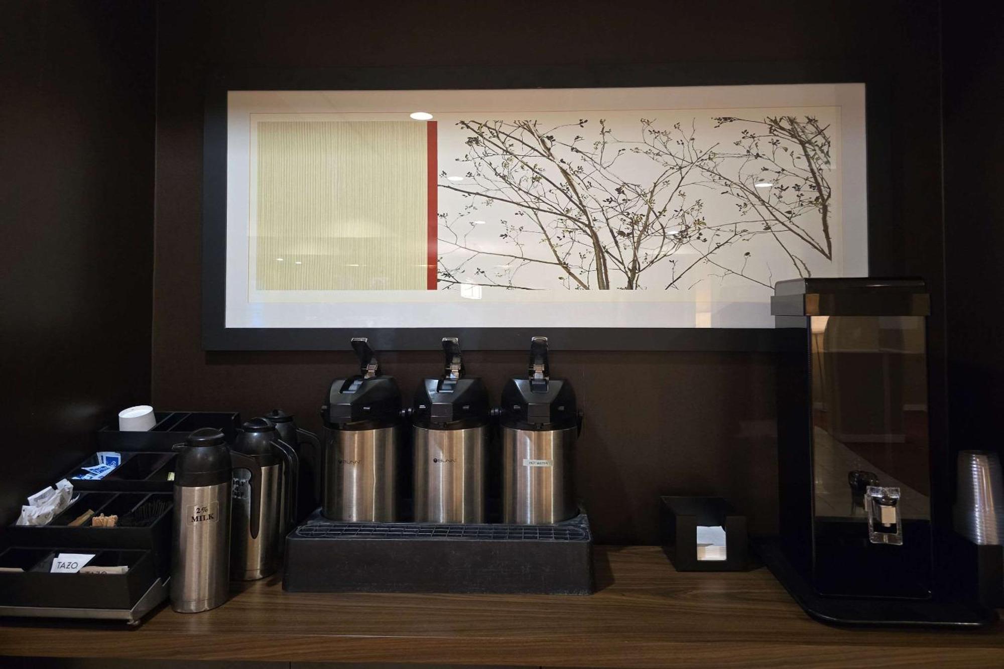 Country Inn & Suites By Radisson, Convention Center Altoona Ngoại thất bức ảnh